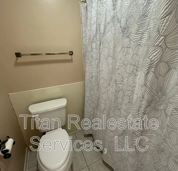 413 Woodvale Ave — Photo 8