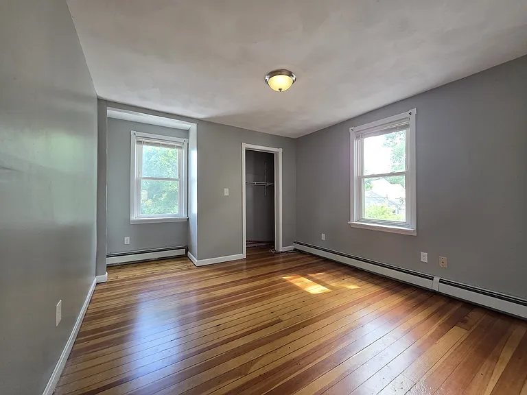  38 Drill St 2ndFlr 2B/1B GreatLocale! PrivEntry! Prkg NOPet Hardwoods — Photo 7