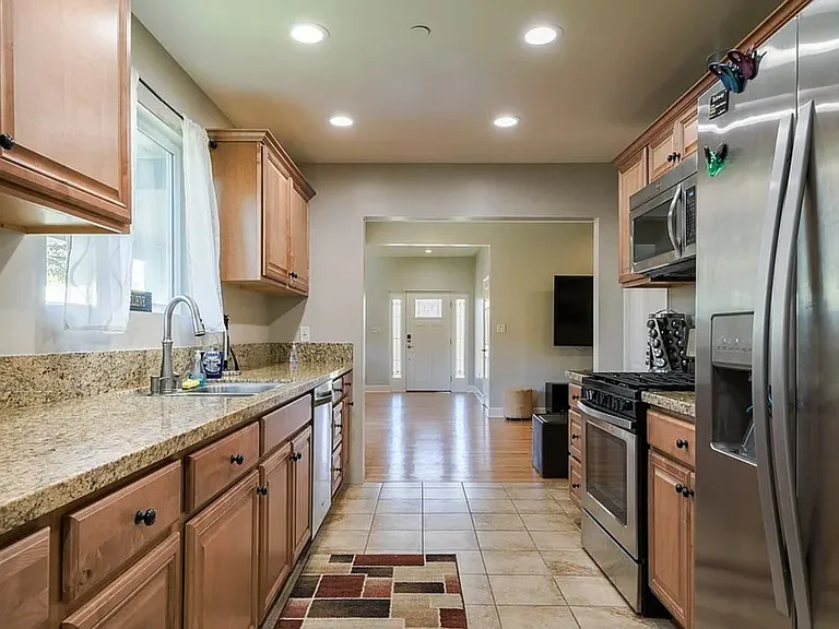 15328 Rayneta Dr — Photo 14
