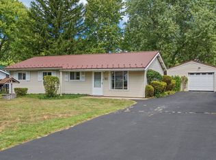 21 Robinhood Dr, Cranberry Township, PA 16066