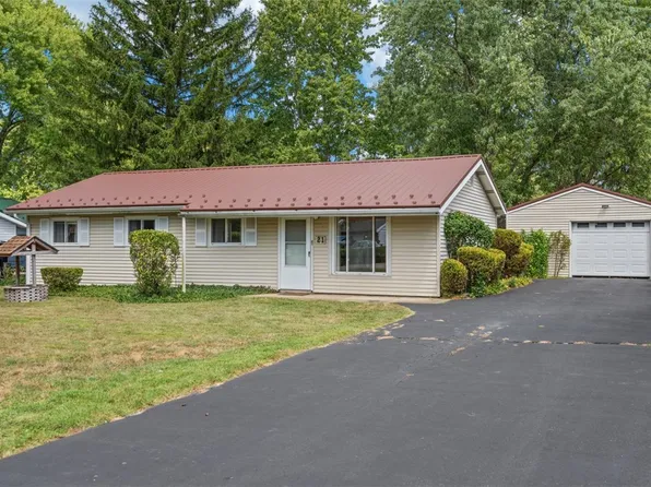 21 Robinhood Dr, Cranberry Township, PA 16066