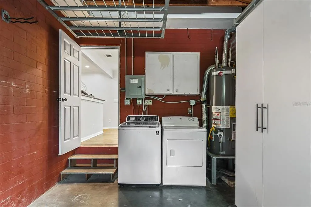3 bed, 2.0 bath, 1302 sqft, $2,750 — Photo 3
