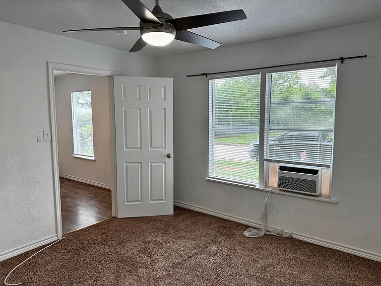 902 Flood St — Photo 6