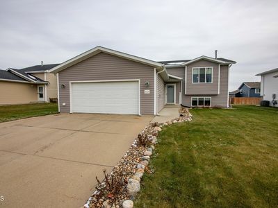 4624 37th Ave NW, Mandan, ND, 58554