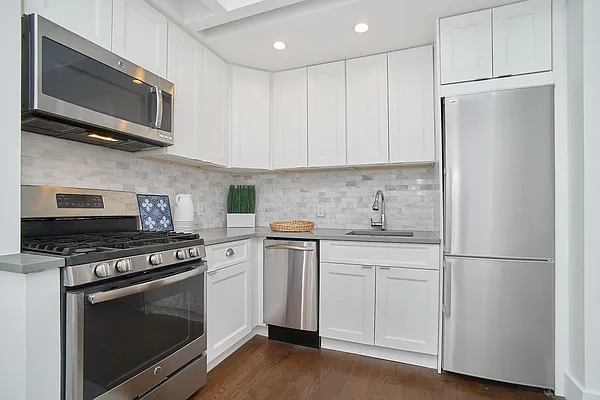 Rented by REAL New York | media 3