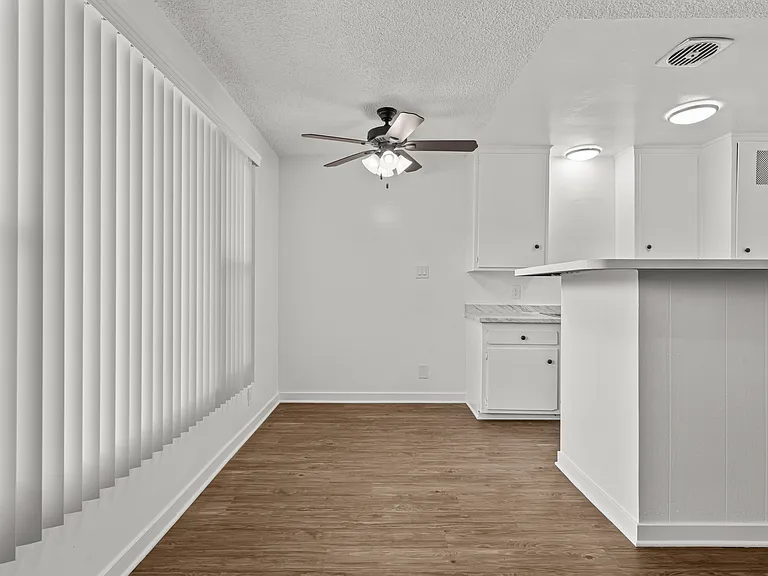 Tropicana Apartments — Photo 11