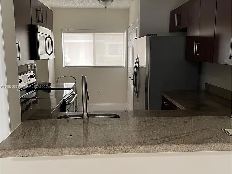 9441 Palm Cir N #0 — Photo 4