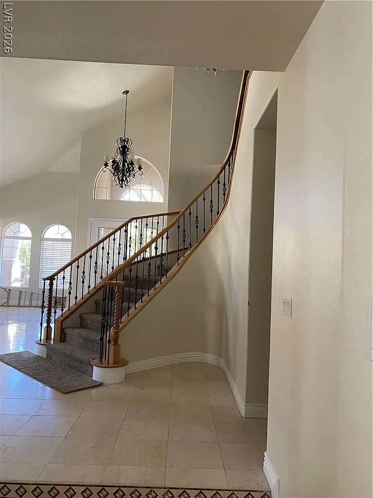 6 bed, 3.5 bath, 3429 sqft, $4,380 — Photo 3