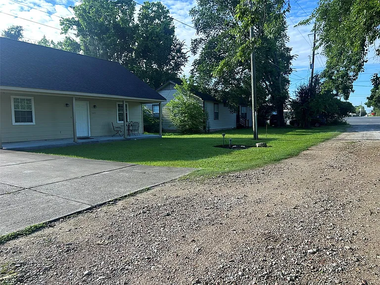 1005 E Main St — Photo 2