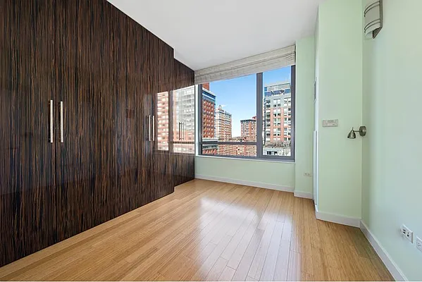 Rented by R New York | media 43