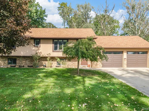 9047 Laramie St, Grand Blanc, MI 48439