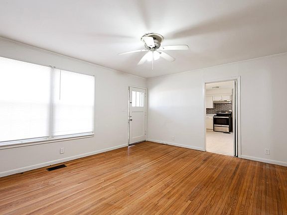 3rd image of 805 W 6th St