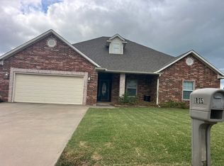 1025 Briarwood Dr, Sulphur, OK 73086