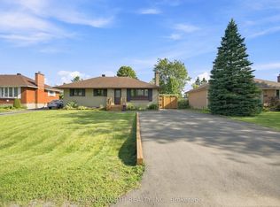 66 Epworth Ave, Ottawa, ON K2G 2M1
