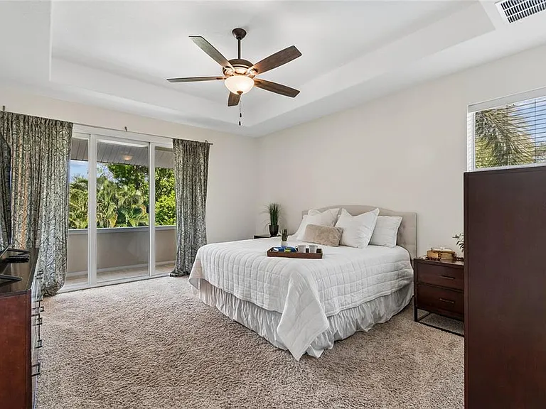 110 S Beverly Ave — Photo 13
