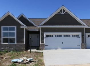 604 Country Ridge Dr, Mahomet, IL 61853