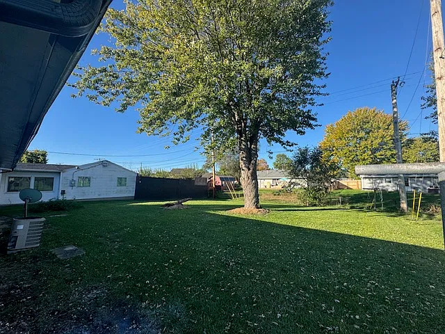 3 bed, 864 sqft, $999 — Photo 3