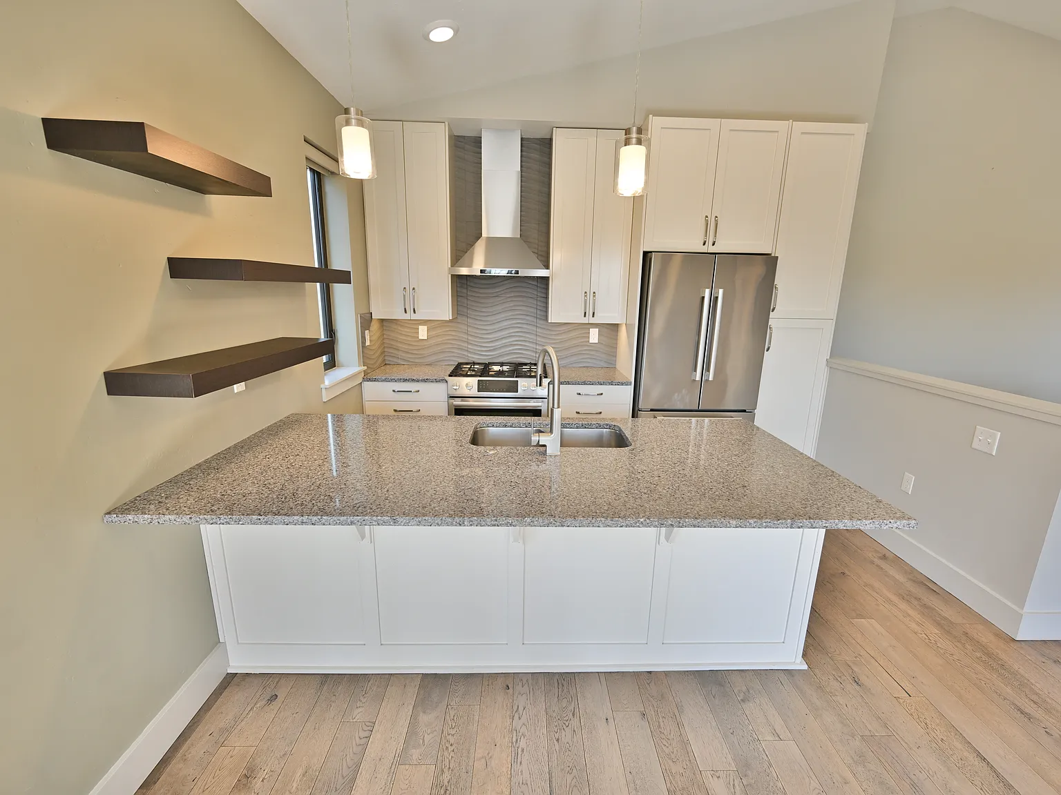 2 bed, 2.5 bath, 1390 sqft, $3,200 — Photo 2