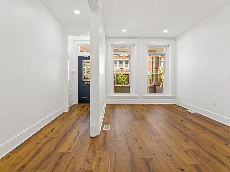 813 Whitelock St — Photo 2