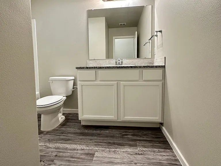 2106 N Avenue J — Photo 16