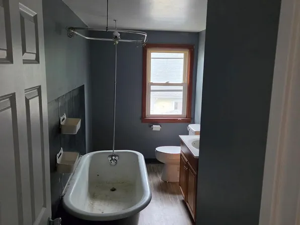 1023 Warren Rd, Newton Falls, OH