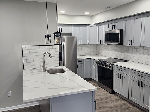 5th image of 184 Shire Dr