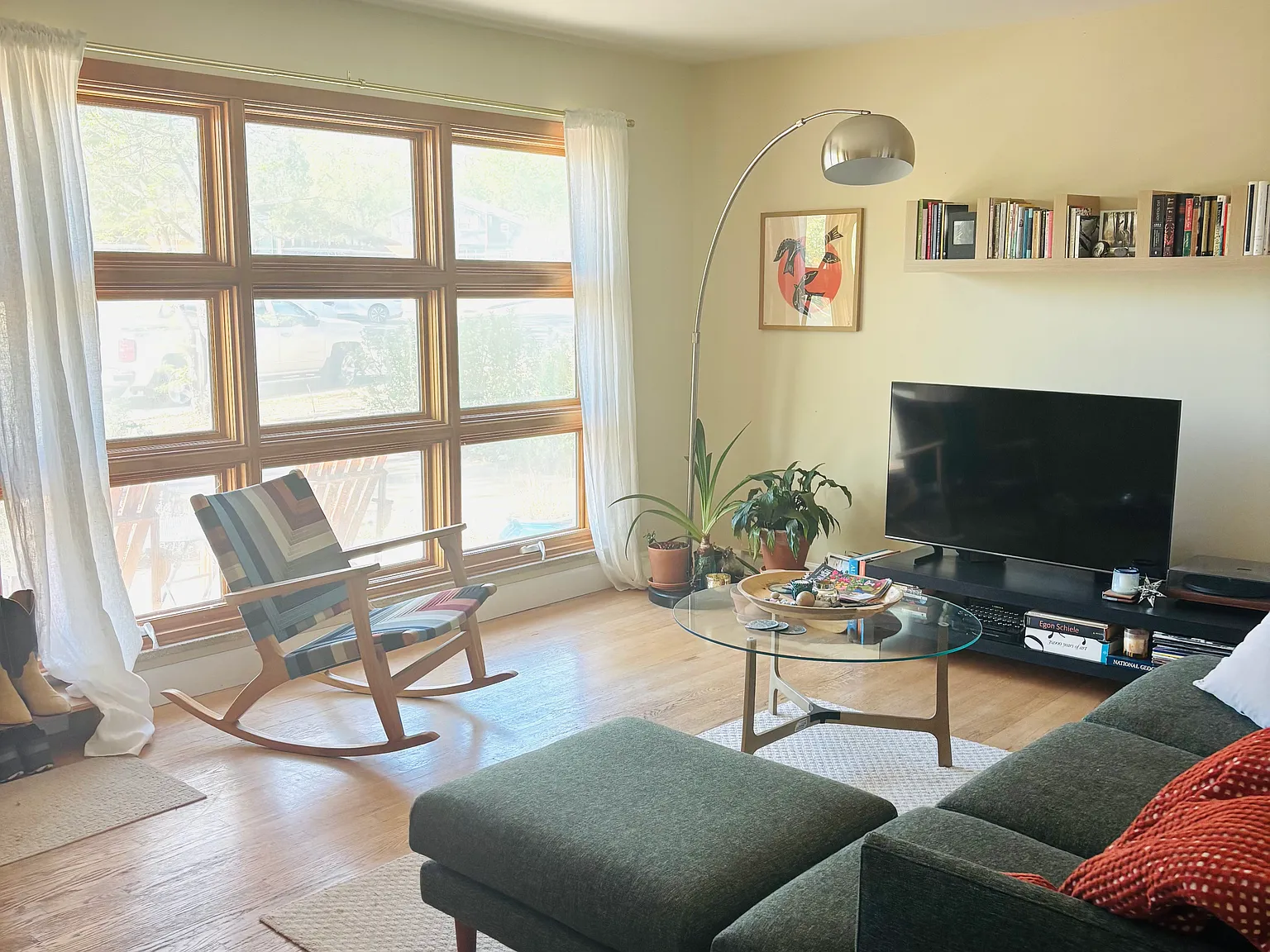 3 bed, 1000 sqft, $3,300 — Photo 3