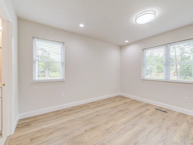 6924 Nashville Ave — Photo 13