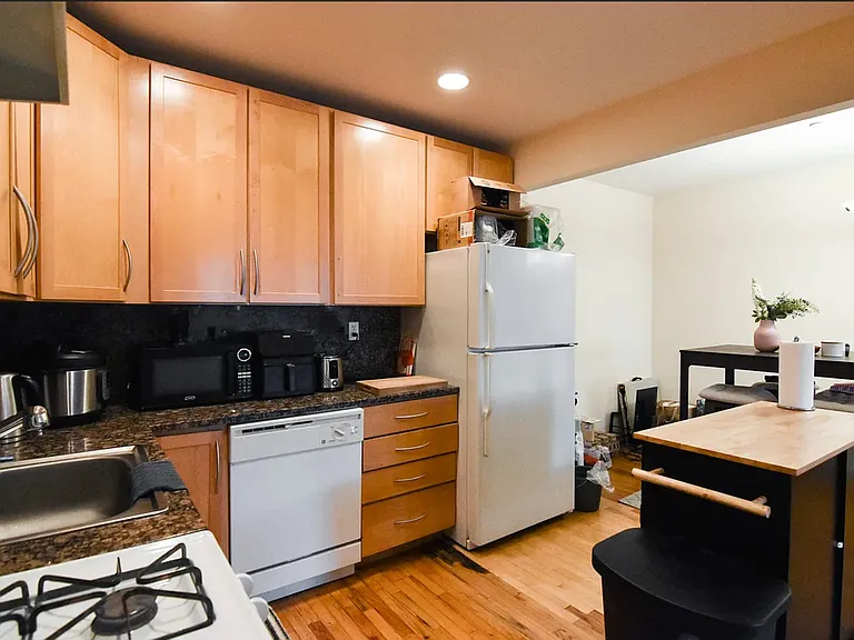 901 Grand St #3D — Photo 6