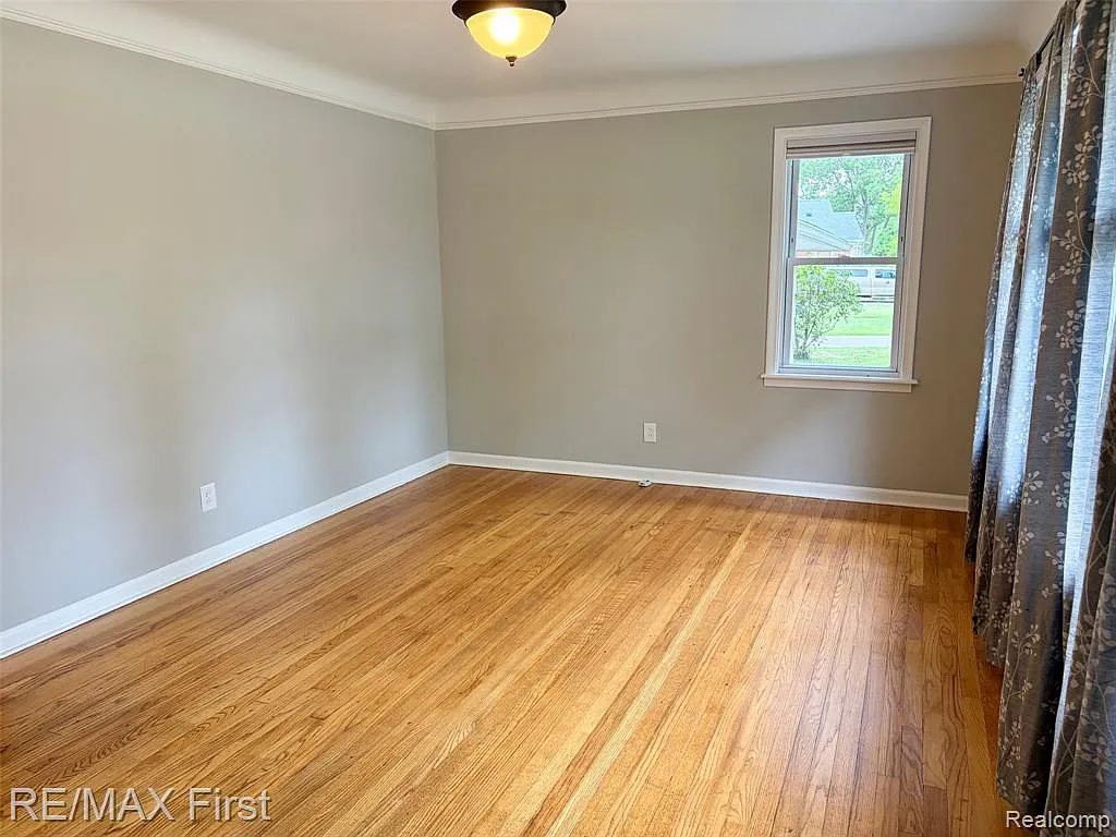 3 bed, 2.0 bath, 1834 sqft, $2,275 — Photo 3
