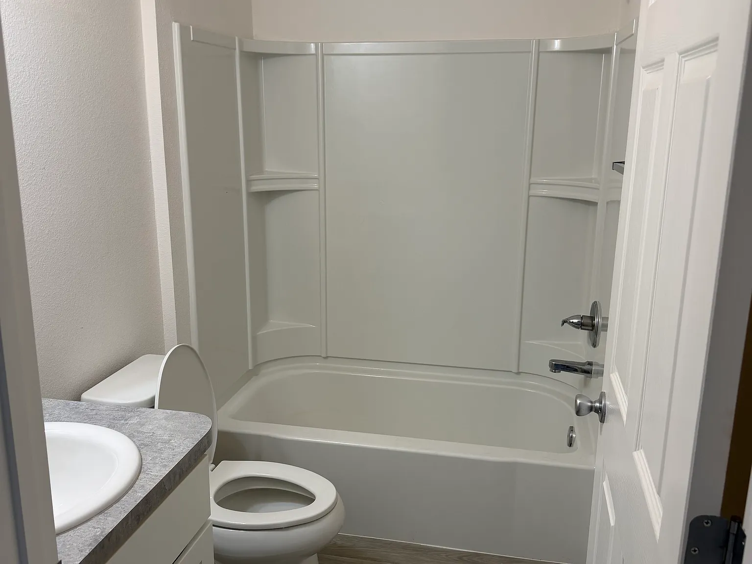 3 bed, 1444 sqft, $2,200 — Photo 3