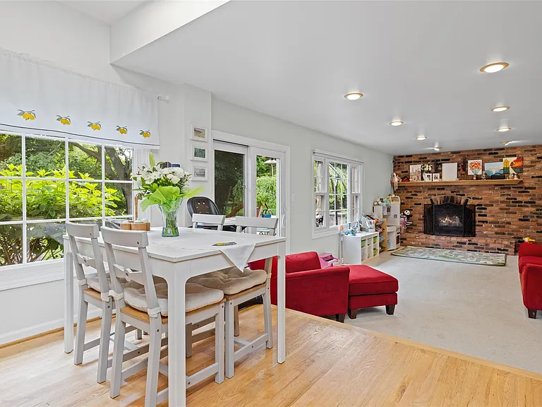16610 Old Bedford Rd — Photo 18