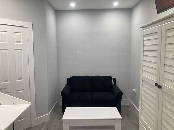 4th image of 260 NW 51st Ave #2