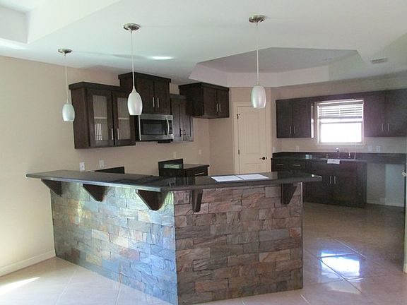5th image of 13713 N 33rd St