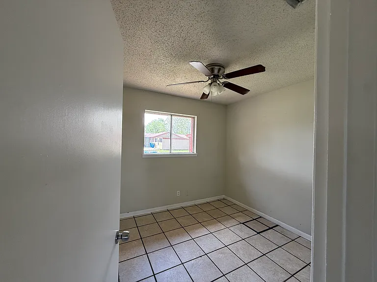 703 Hereford Dr — Photo 10