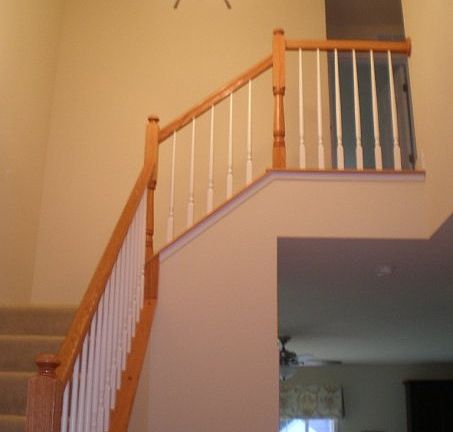 2 story foyer with HW floors