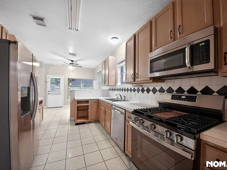 1811 Quiet Hollow Dr — Photo 21