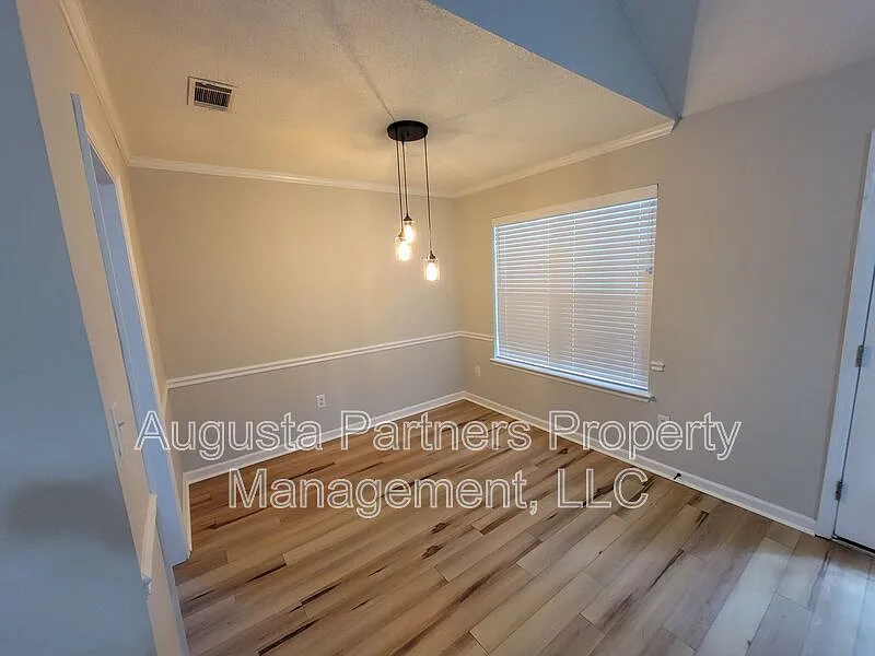 3 bed, 2.0 bath, 1580 sqft, $1,800 — Photo 3