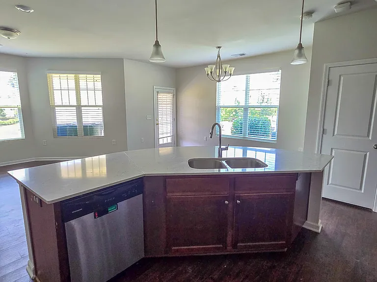 6070 Beale Loop — Photo 7