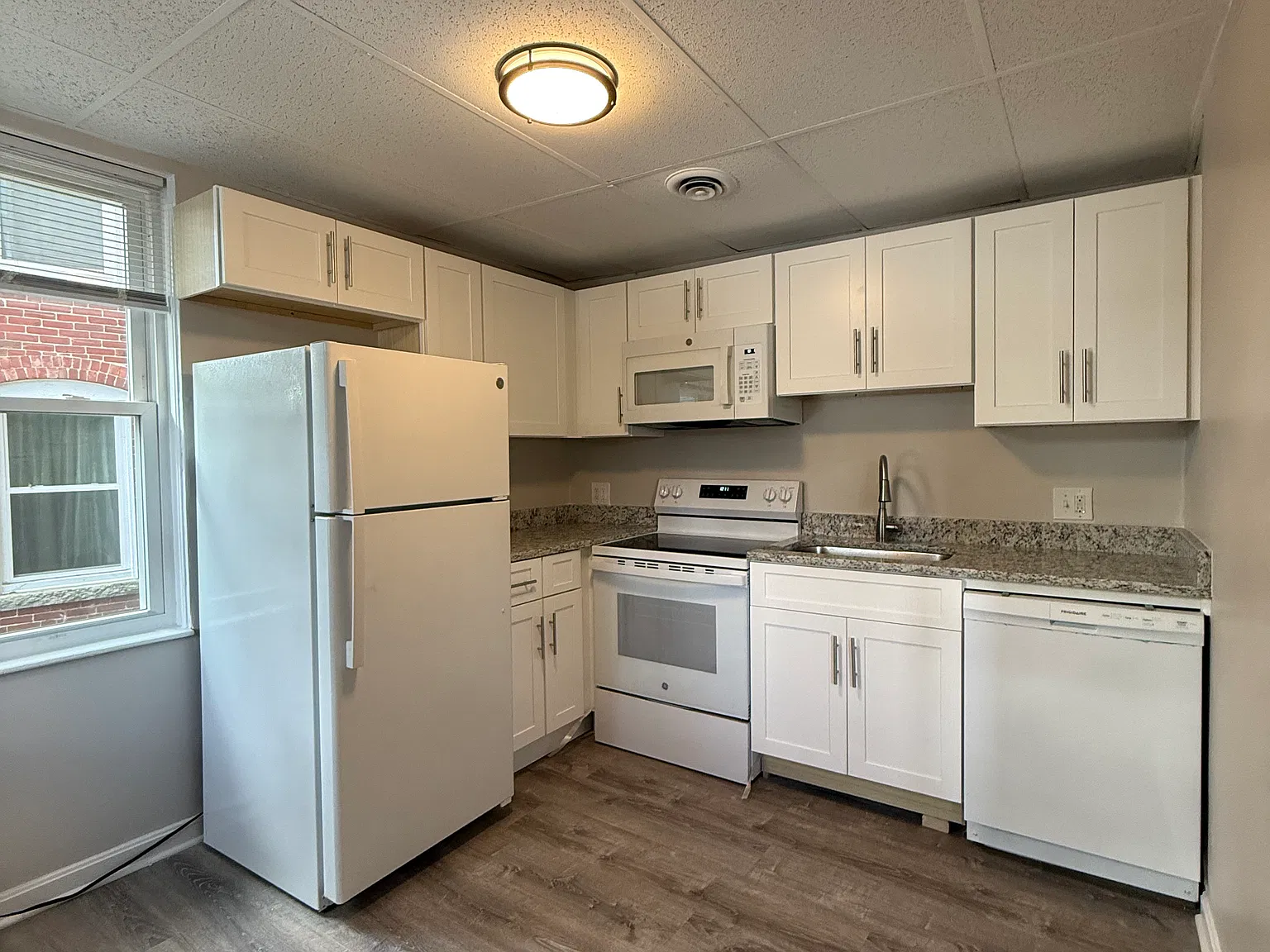 2 bed, 627 sqft, $2,200 — Photo 2