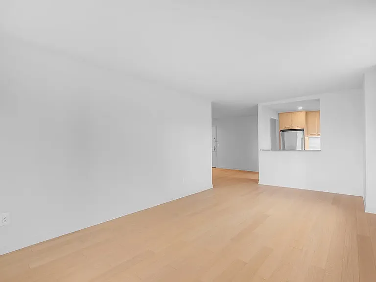 Columbus Pl #N25G — Photo 4