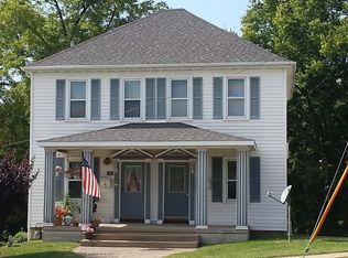 61 Hill St, Dubuque, IA 52001