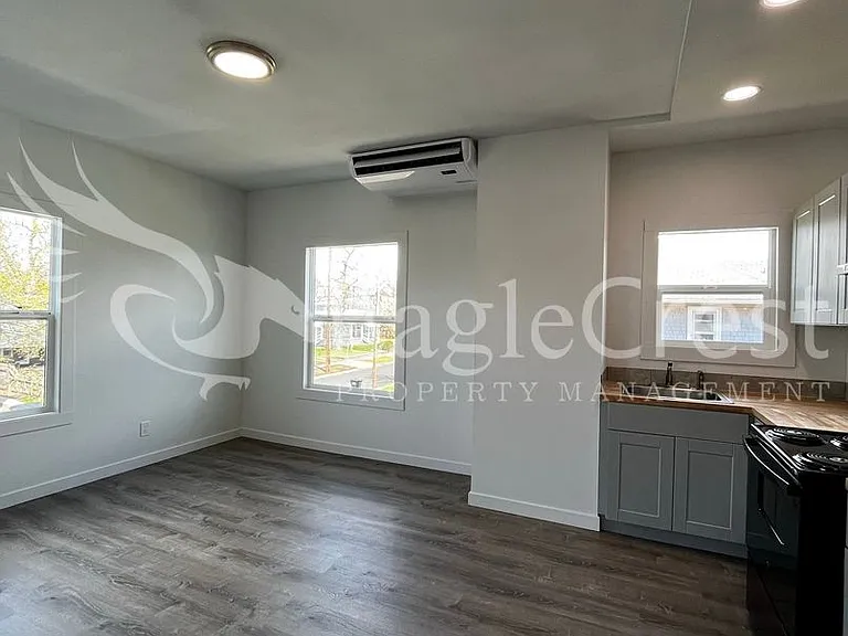 249 Eagan St — Photo 6