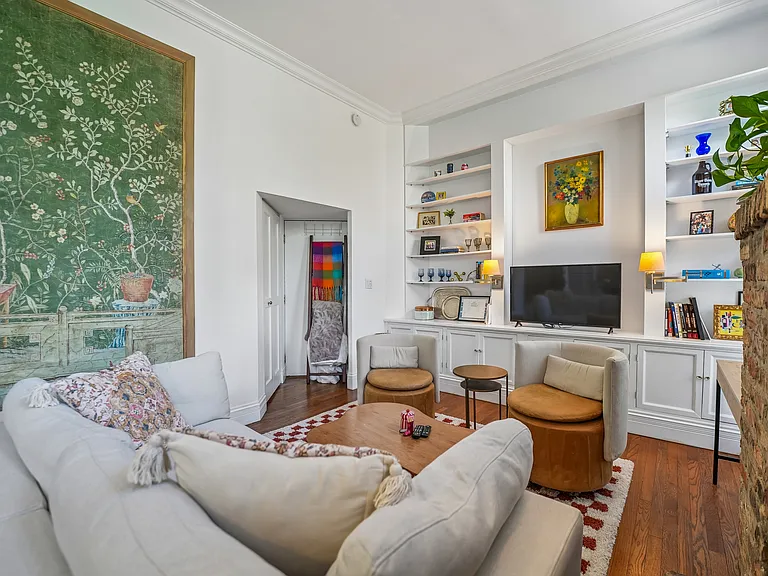 223 W Wisconsin St #2B — Photo 5