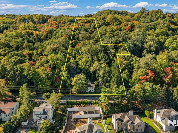 125 Lindsley Road, Cedar Grove, NJ 07009