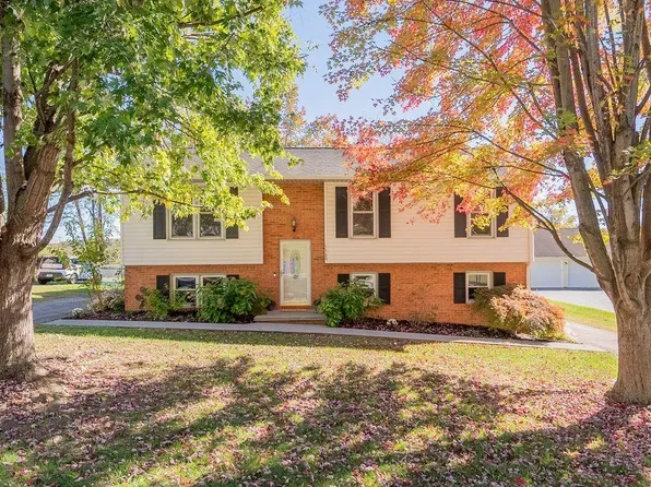 1145 Spruce St, Christiansburg, VA 24073