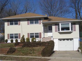 26 Grandview Ave, Edison, NJ 08837