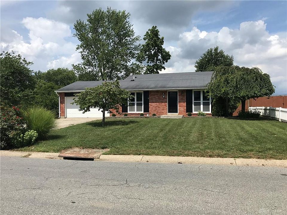 1st image of 10 Old Orchard Ln