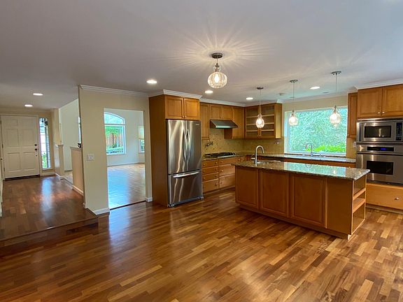 5th image of 1242 B St