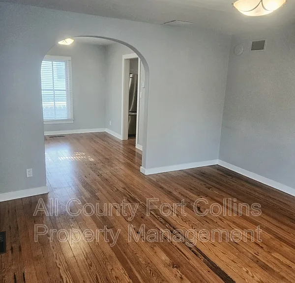 4237 Main St — Photo 3